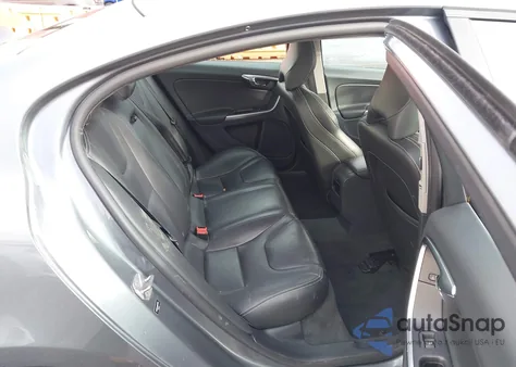 2017 Volvo S60 T5 Dynamic z USA, uszkodzony, nr VIN YV126MFL8H2437156